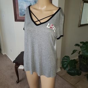 Raggs II Riches m Love & roses cage vneck graphic ringer tee